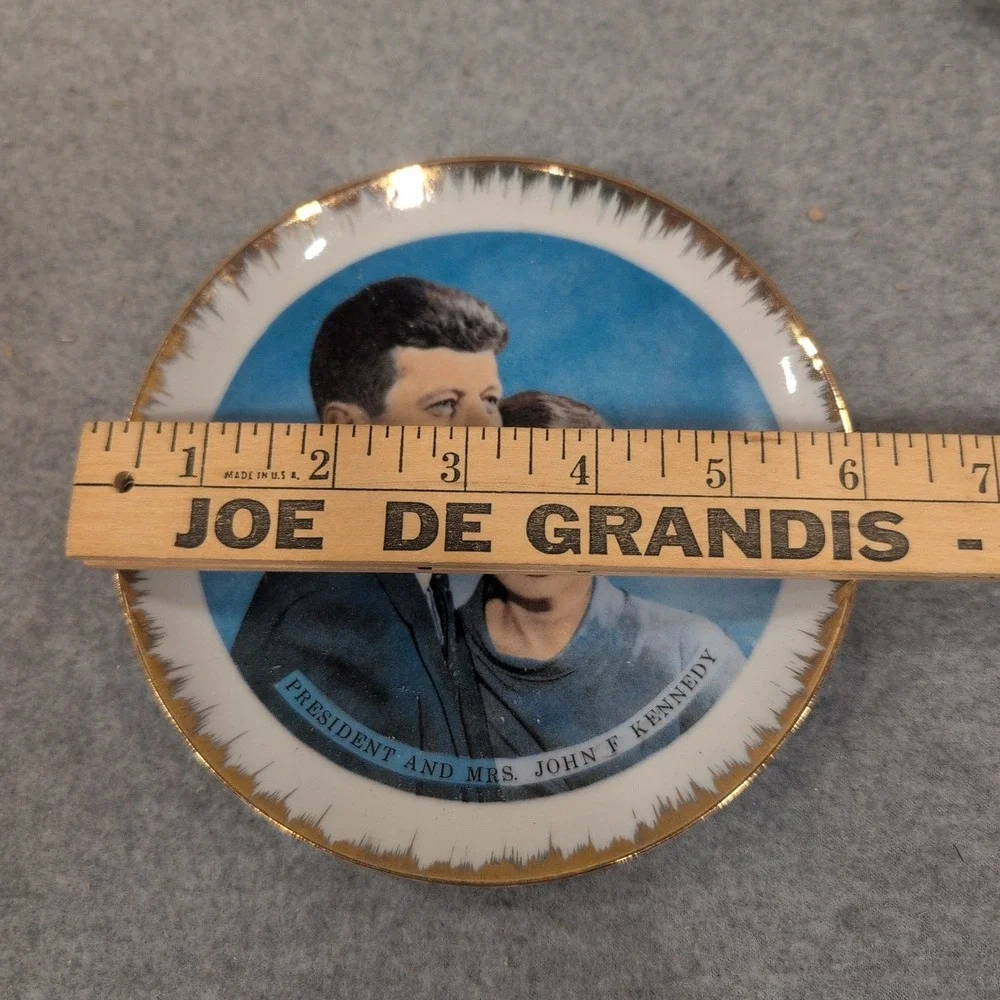 Vintage President John F Kennedy and Mrs Jackie Kennedy Memorial Plate Gold Rim - Picture 2 of 3